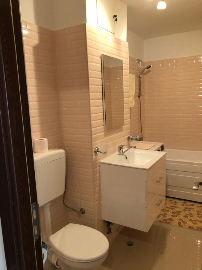 Le Garcon De Cristina-Simple,Quiet,Spacious Studio Bukarest Exteriör bild