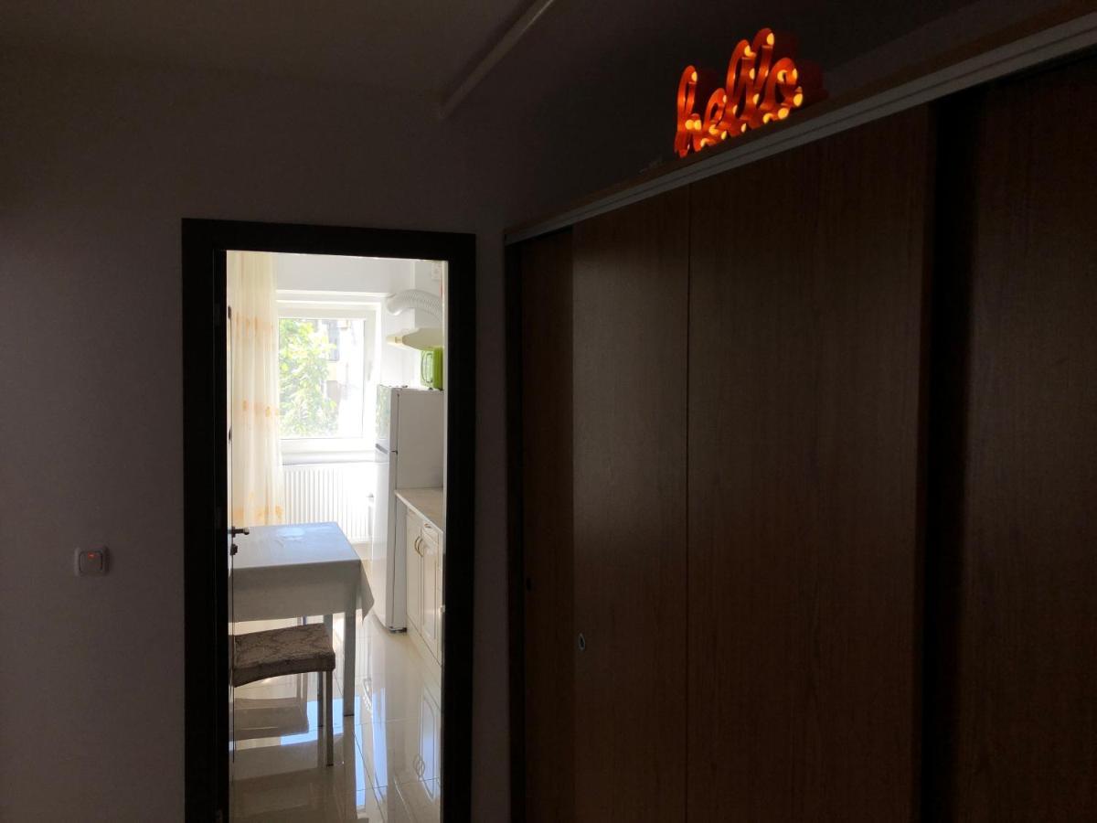 Le Garcon De Cristina-Simple,Quiet,Spacious Studio Bukarest Exteriör bild