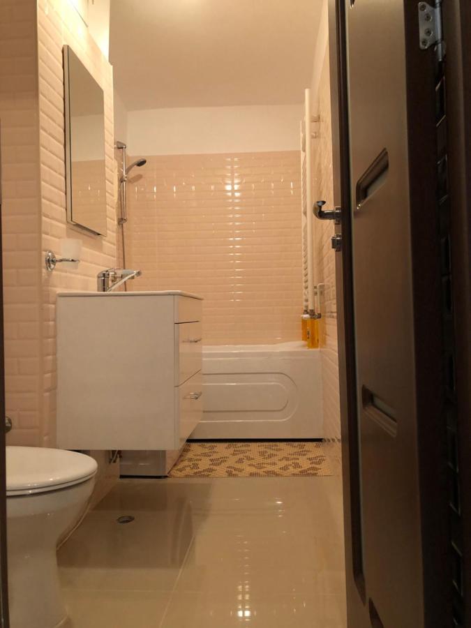 Le Garcon De Cristina-Simple,Quiet,Spacious Studio Bukarest Exteriör bild